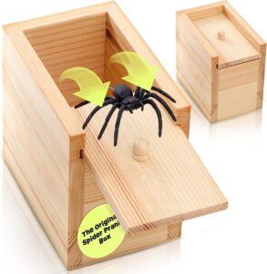 original spider prank box – wooden prank toy & jump scare prank gift with hidden gift card compartment, realistic jumping spider surprise, funny gag toy for kids, adults, parties & office fun